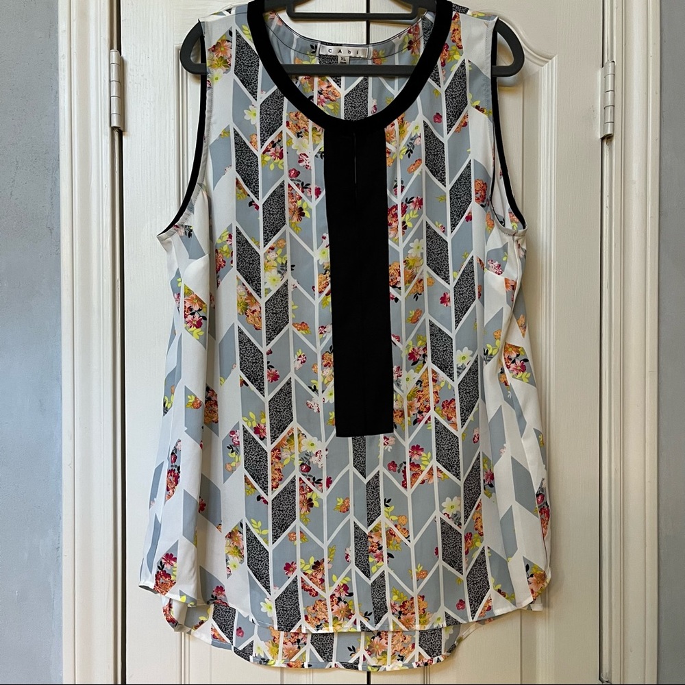 XL CAbi lightweight sleeveless top